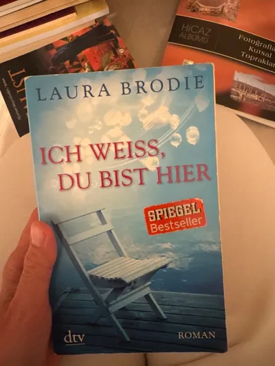 Ich weiss, du bist hier Roman Laura Brodie dtv Unterhaltungsliteratur