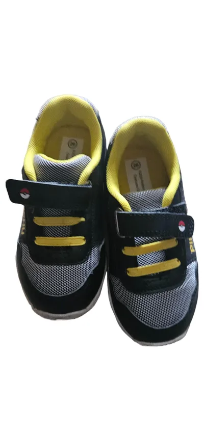 Pokémon Kinder Sneaker Turnschuhe Gr. 26 Schwarz Gelb Pikachu Klettverschluss