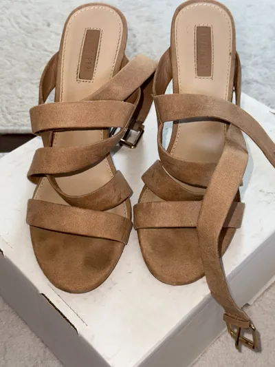 Forever 21 Damen Keilsandaletten Beige Gr. 38 Riemchen Wedge