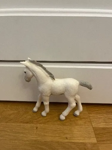 Schleich Shire Fohlen Weiß Grau Spielfigur Pferd Tierfigur