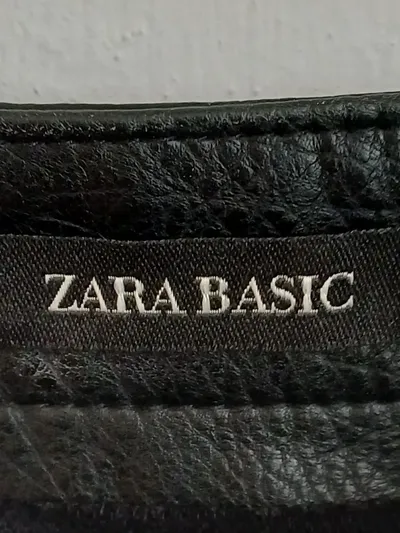 ZARA BASIC Damen Kunstlederrock Gr. 36/S Schwarz Modern Minirock