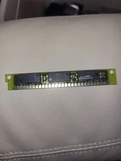 Texas Instruments TMS44400DJ 1MB 30-Pin SIMM RAM Speicherriegel Grün Vintage