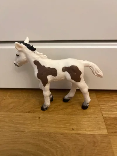 Schleich Pinto Fohlen Spielfigur Pferd weiß braun gefleckt Bauernhof