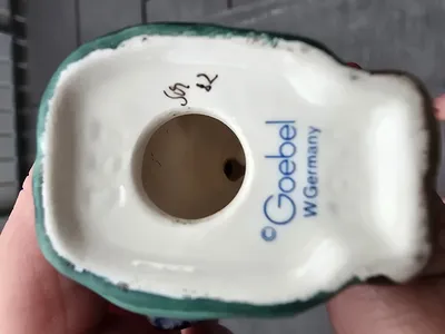 Goebel Engel Der kleine Apfelpflücker Keramik Deko Figur Weihnachten Grün 7cm