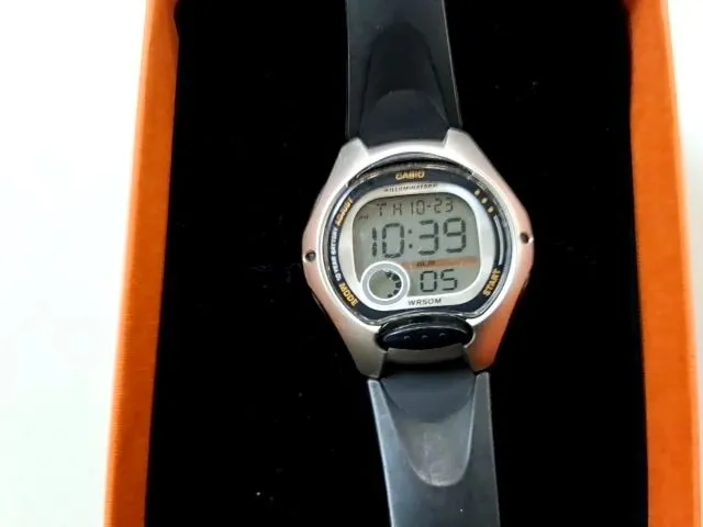 Casio Illuminator WR50M Sportuhr Digitaluhr Herren Damen Schwarz Kunststoff 5