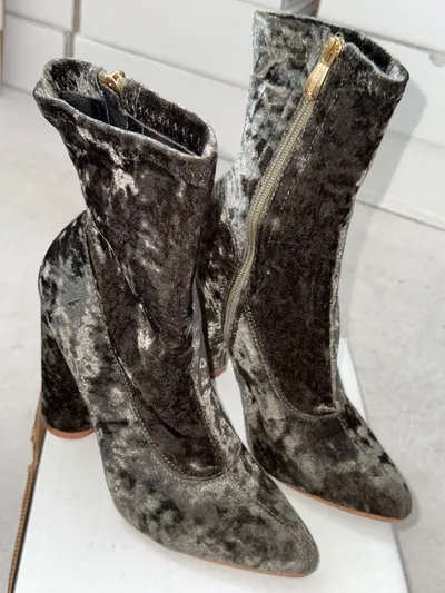 Cape Robbin Damen Stiefelette Samt Velvet Grau Blockabsatz Gr. 38