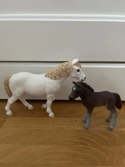 Schleich Pferde Set Dartmoor Pony Stute mit Fohlen Spielfigur