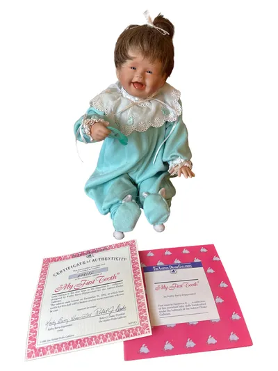 Ashton-Drake My First Tooth Porzellan Künstlerpuppe Türkis 27cm