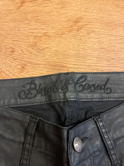 BLESSED & CURSED Damen Stoffhose Schwarz W26/34 Flare Bootcut Knöpfe