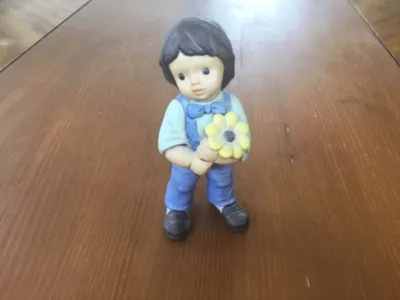 Goebel Nina Marco Dekofigur Junge Blume Porzellan Klassisch Blau 14cm