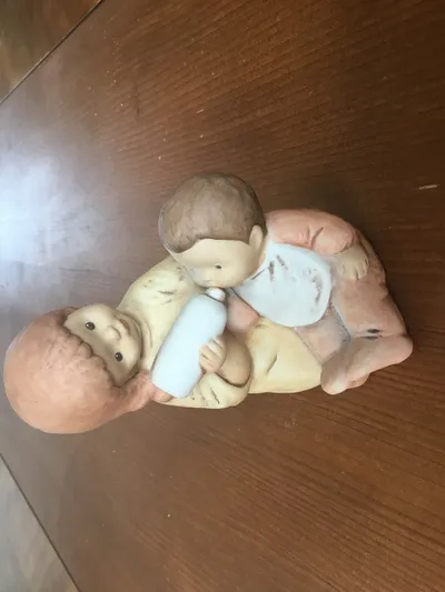 Goebel Babypuppe Kinder mit Flasche Porzellan Nostalgisch Romantisch Mehrfarbig