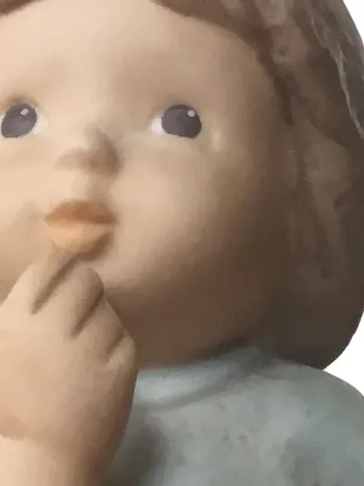Goebel Mädchen mit Geschenk Dekofigur Klassisch Mehrfarbig 14cm