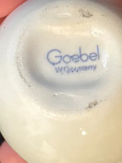 Goebel Osterhase im Ei Dekofigur Keramik Beige 8,5cm Festlich Traditionell