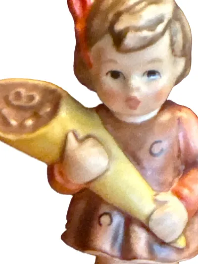 Goebel Mädchen mit Zuckertüte Spielfigur Mehrfarbig 9 cm