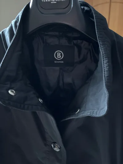 Bogner Damen Steppjacke Gr. 40 Schwarz Elegant Übergangsjacke