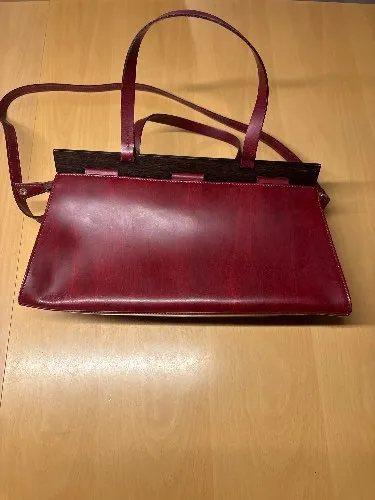 Ripani Damen Henkeltasche Bordeaux Rot Leder Holzrahmen Elegant Made in Italy