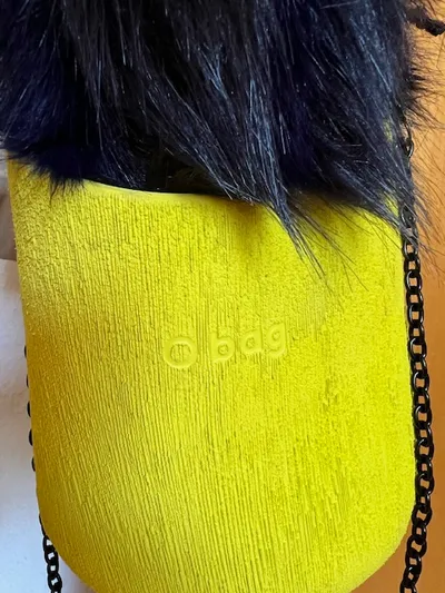 O bag Damen Umhängetasche Gelb Schwarz Fellbesatz Bucket Bag Crossbody