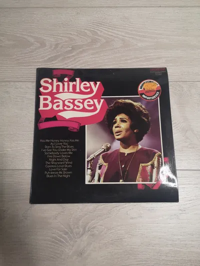 Shirley Bassey LP Vinyl Contour CN 2000 Pop Jazz Compilation Kiss Me Honey