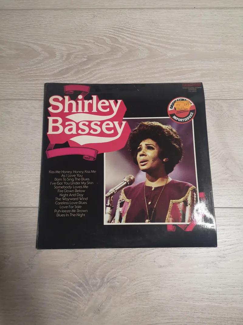 Shirley Bassey LP Vinyl Contour CN 2000 Pop Jazz Compilation Kiss Me Honey 2