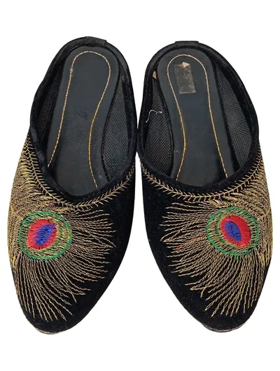 KING Damen Slipper Schwarz Ethno Stickerei Pfauenfeder Gr. 39 Elegant