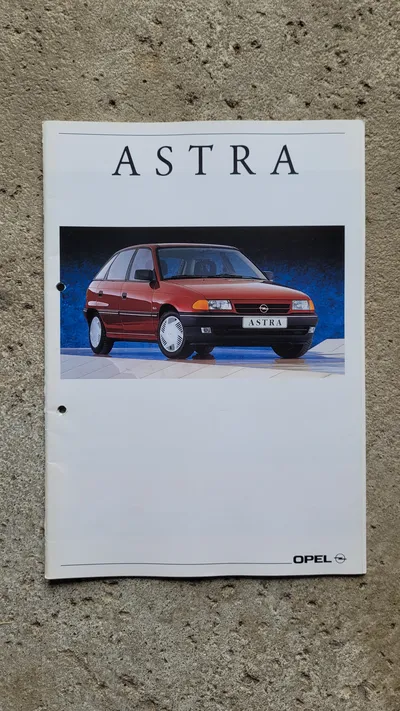 Opel Astra Prospekt Katalog Broschüre Autozubehör Weiß Original