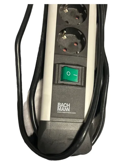 Bachmann Connectus PVC 4-fach Steckdosenleiste mit Schalter 330.100 Weiß