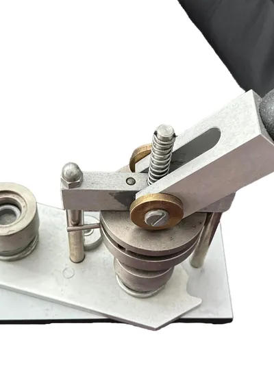 Vredestein Knopfmaschine Knopfpresse Handpresse Nähzubehör Silber