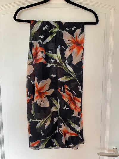 HUGO Damen Schal Tuch 145x145 cm Schwarz Blumenmuster Seide?
