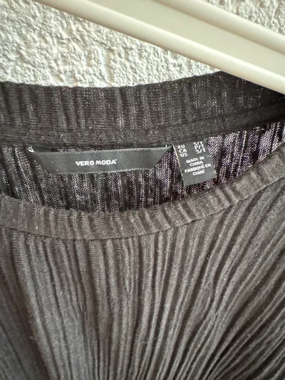 VERO MODA Damen T-Shirt Gr. S schwarz Plissee Struktur kurzarm