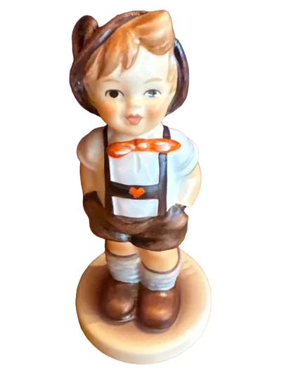 Goebel Figur Junge mit Lederhose Mehrfarbig 9cm Kind Spielfigur
