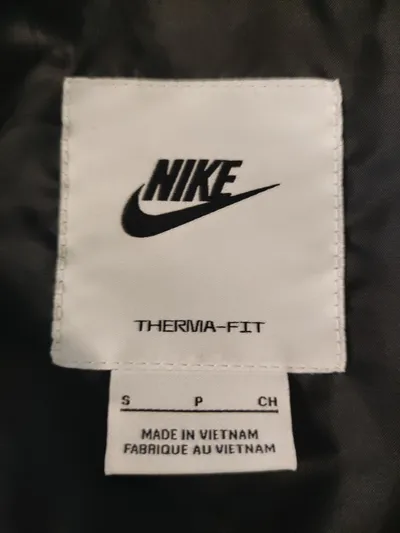 Nike Damen Steppmantel Therma-Fit Kapuze Schwarz Gr. S Winterjacke
