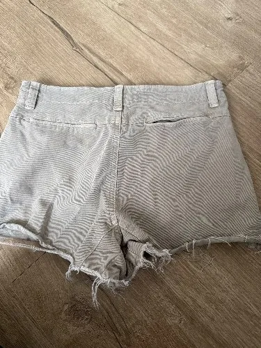 ZARA Damen Shorts Chino Beige Gr. S 36 Baumwolle Fransen Casual