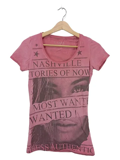 GUESS Damen T-Shirt Nashville Stories Of Now Most Wanted Rosa Gr. S