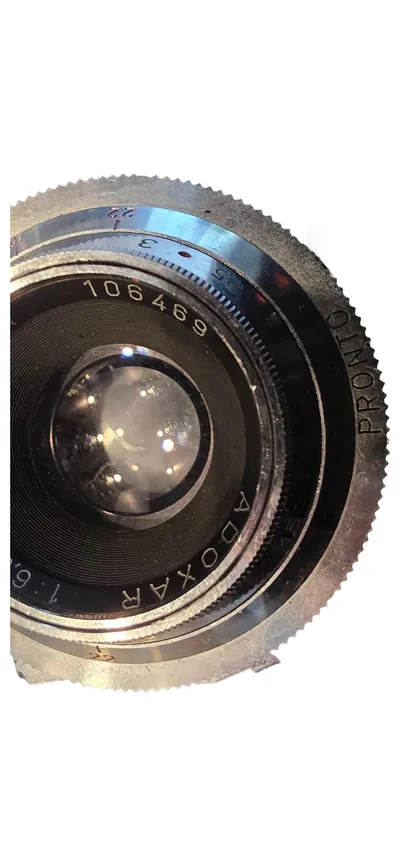 Adox Box Analogkamera Schwarz Objektiv Staub Haze