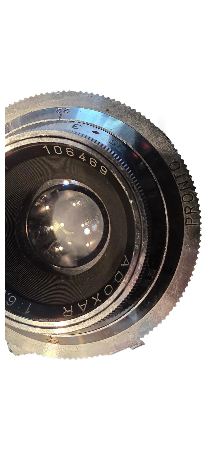 Adox Box Analogkamera Schwarz Objektiv Staub Haze 2