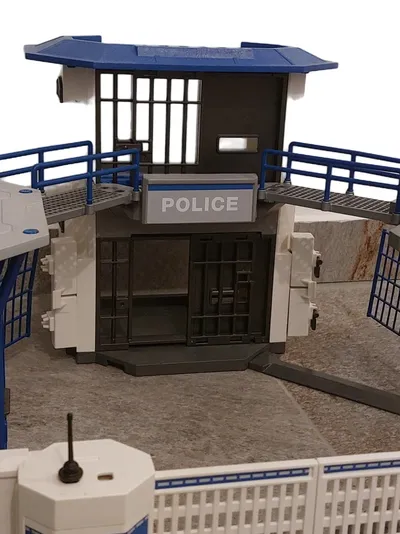 Playmobil City Action Polizeistation Gefängnis Hubschrauberlandeplatz Bauset
