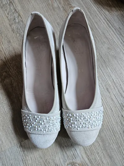 Gabor Damen Pumps Elegant Beige Gr. 6.5 (EU 39.5) mit Strasssteinen