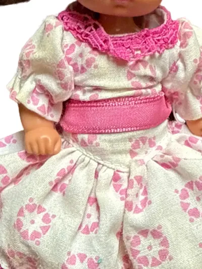 Mattel Babypuppe Mädchen Rosa Kleid Braune Haare Blaue Augen 13cm