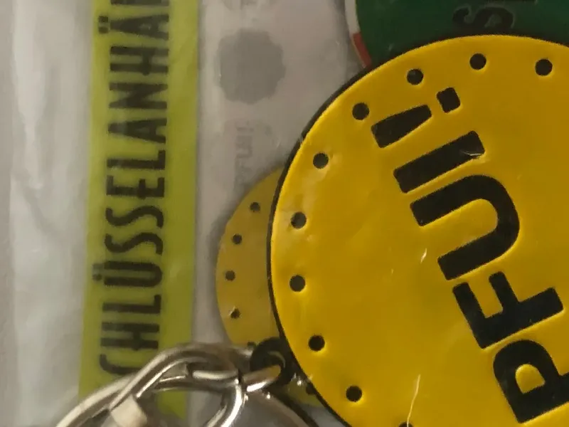 A La Carte Schlüsselanhänger TV Total PFUI Spekt Retro Mehrfarbig 3