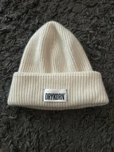 DRYKORN Beanie Mütze Damen Beige Uni Rippstrick Logo Casual