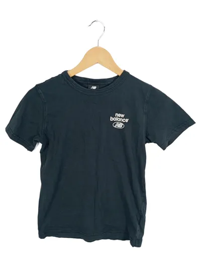 New Balance Kinder T-Shirt Gr. 152 Schwarz Logo Print Casual Sport