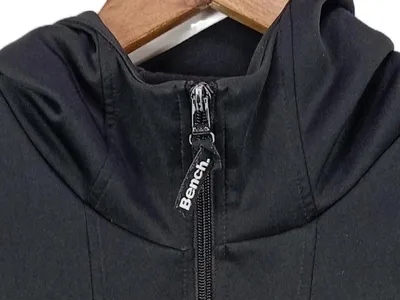 Bench Damen Sweatjacke Kapuzenjacke Gr. 36/S Schwarz Sportlich