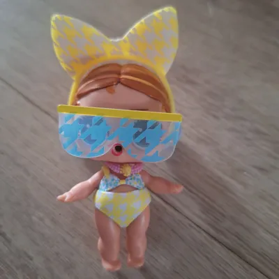 L.O.L. Surprise! Babypuppe mit Sonnenbrille Badeanzug Sommer Mehrfarbig 8cm