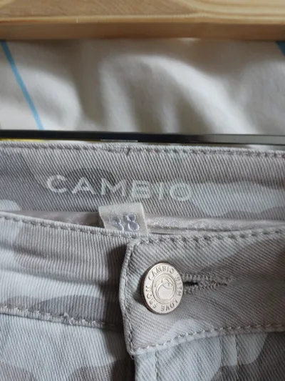 CAMBIO Damen Cargohose Gr. 38 Camouflage Blumen Casual Mehrfarbig