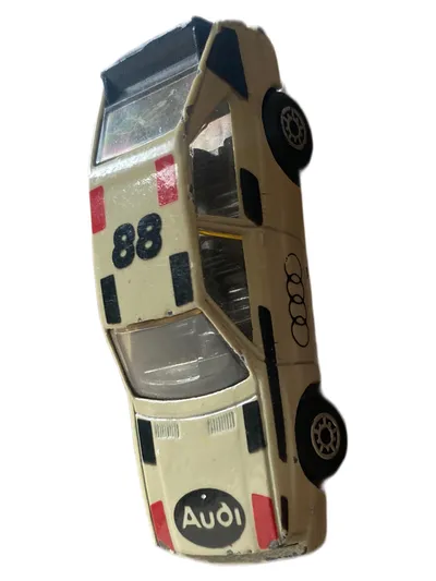 Audi Quattro Modellfahrzeug Rennwagen Spielzeugauto Beige 8 cm
