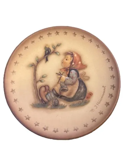 Goebel M.I. Hummel Jahresteller 978 Mädchen Porzellan Nostalgisch Beige 8cm