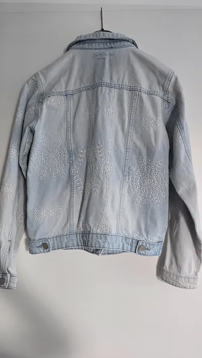 Desigual Kinder Jeansjacke Gr. 164 (13-14 Jahre) Hellblau Stickerei Pailletten