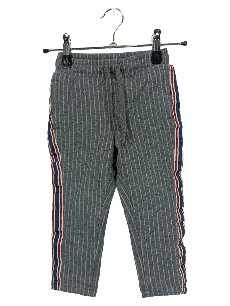 Alive Kinder Jogginghose Gr. 92 Grau Sportlich mit Streifen 1