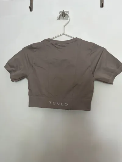 TEVEO Damen Sport Crop Shirt Grau Gr. S Kurzarm Rippstrick