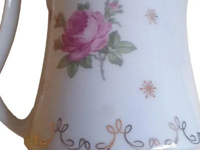 Henneberg Porzellan Sahnegießer Milchkännchen Vintage Rosenmuster Weiß